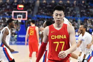 季孟年：中国男篮上半场的防守还是令人满意的 胡明轩是亮点